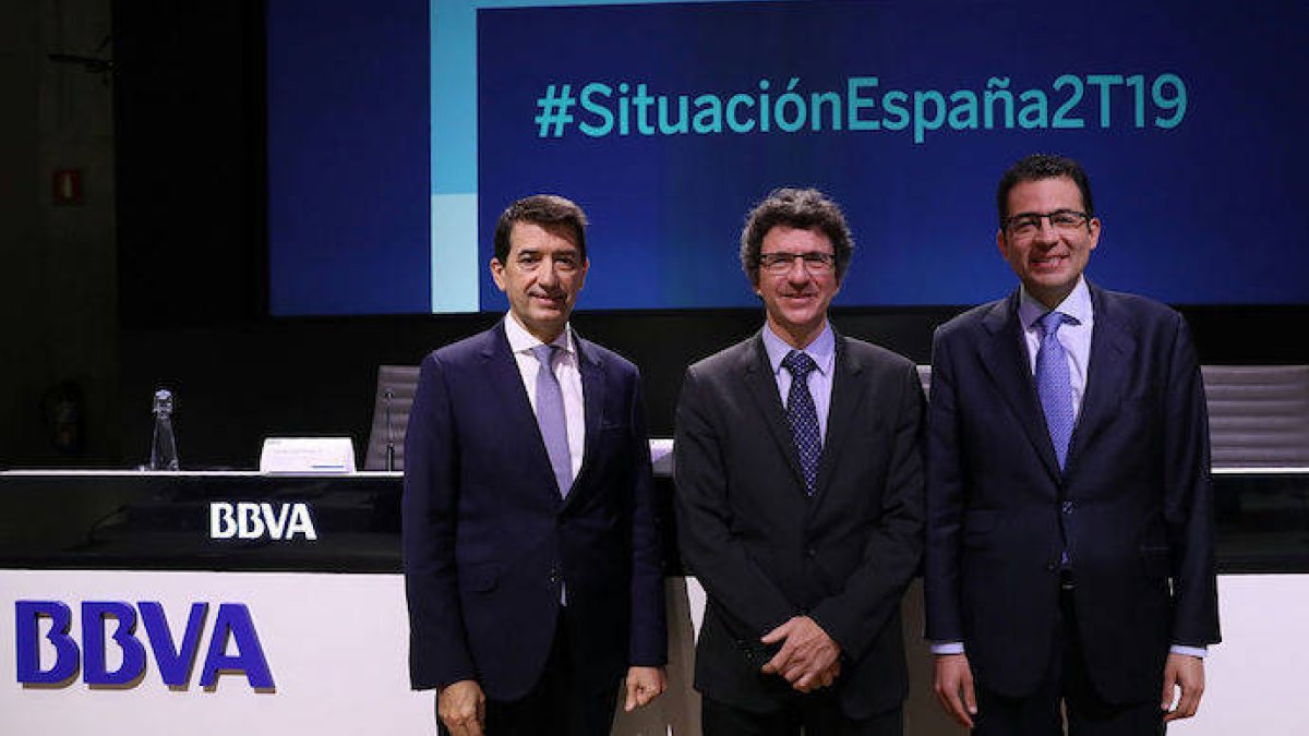 La incertidumbre política rebaja dos décimas nuestro crecimiento