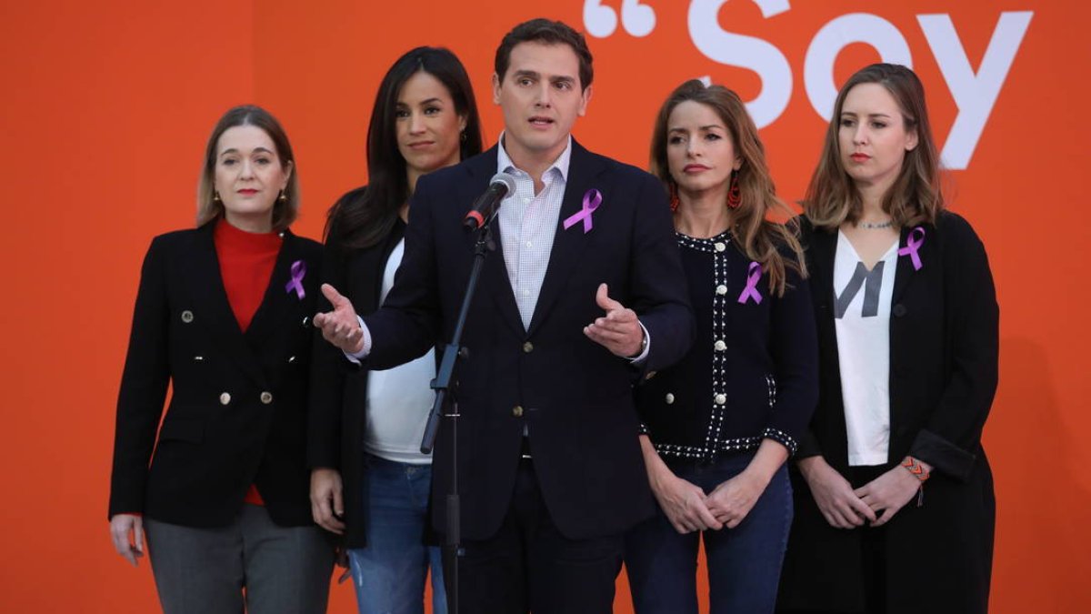 Rivera arrasa en sus Primarias pero sólo votan 3 de cada 10 militantes de Cs