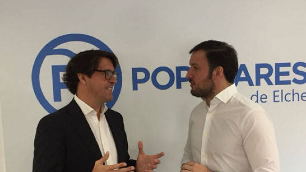 Juan de Dios Navarro habla con Pablo Ruz.