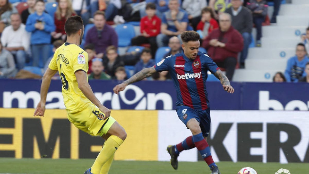 Un lance entre Roger y Víctor Ruiz