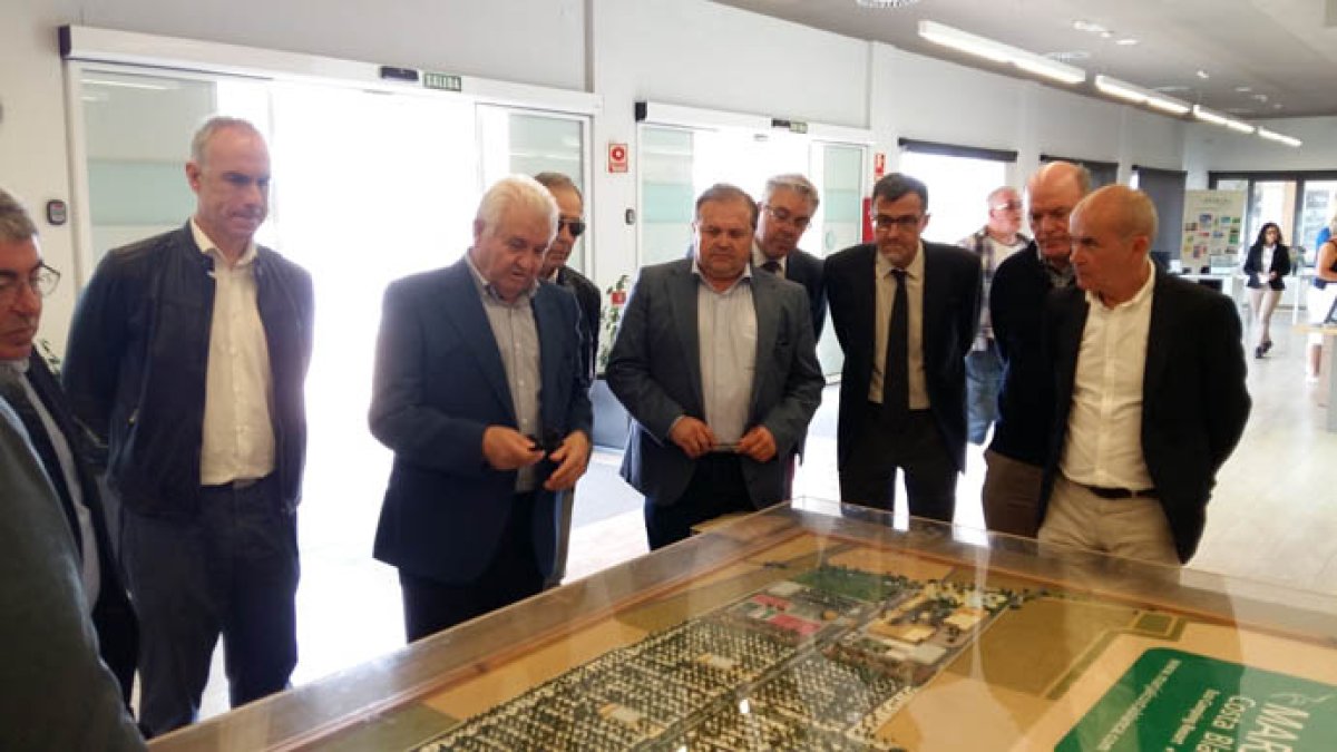 Francisco Gómez en el centro junto a Cristóbal Navarro en un acto organizado por el Observatorio Económico de la Provincia de Alicante.