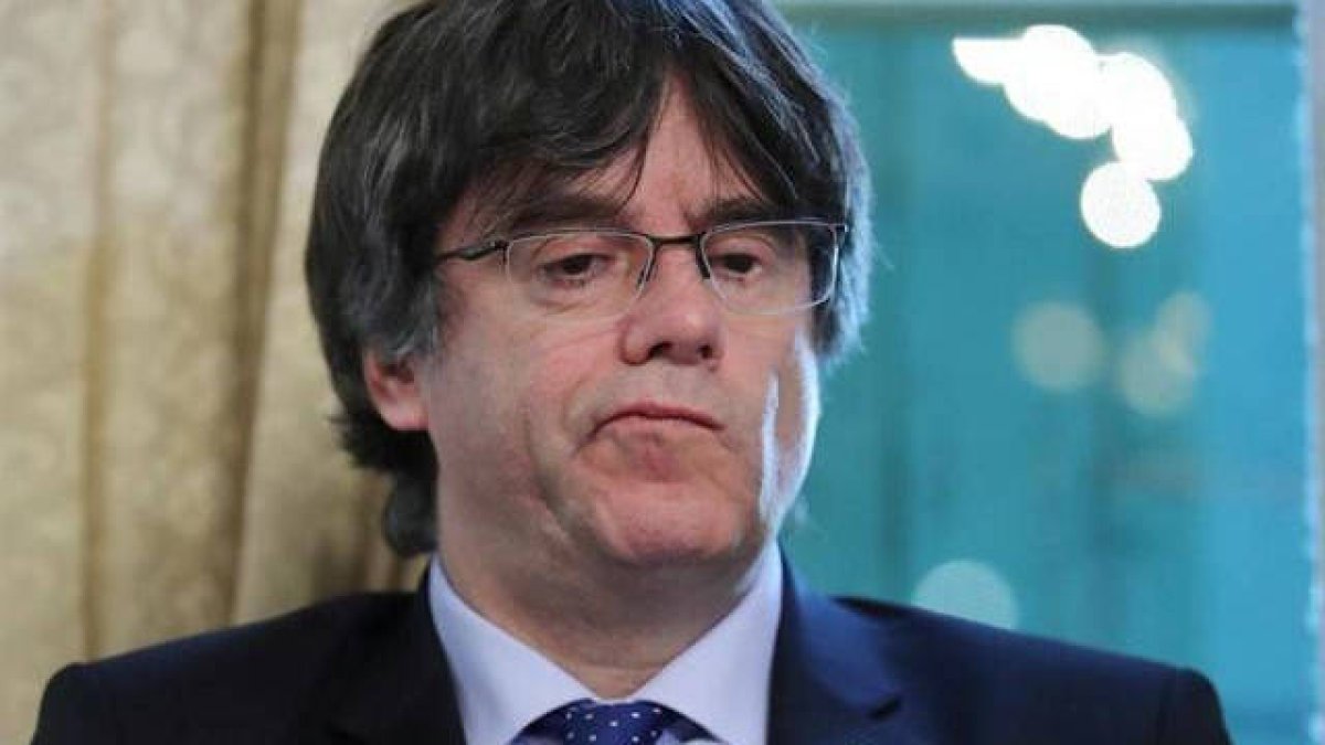Puigdemont pide auxilio porque dice que ofrecen 100.000 euros por secuestrarlo