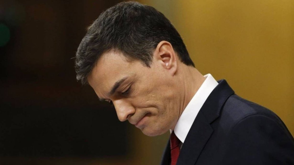 Sánchez se hace ahora la víctima de una pinza de “la derecha” y los separatistas