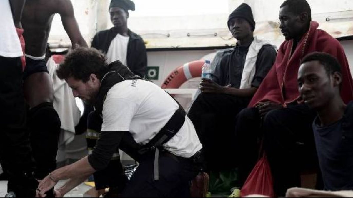 Inmigrantes del Aquarius a su llegada a Valencia hace un año.