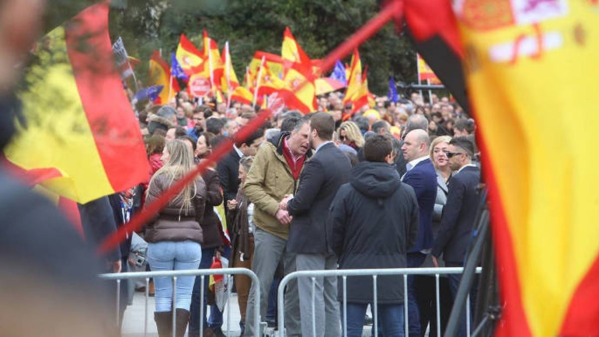 El vídeo que rompe la treta de Sánchez y demuestra el éxito de la concentración