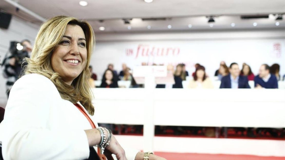 Susana Díaz se calla y se esconde ante el éxito de Colón y le sacan los colores