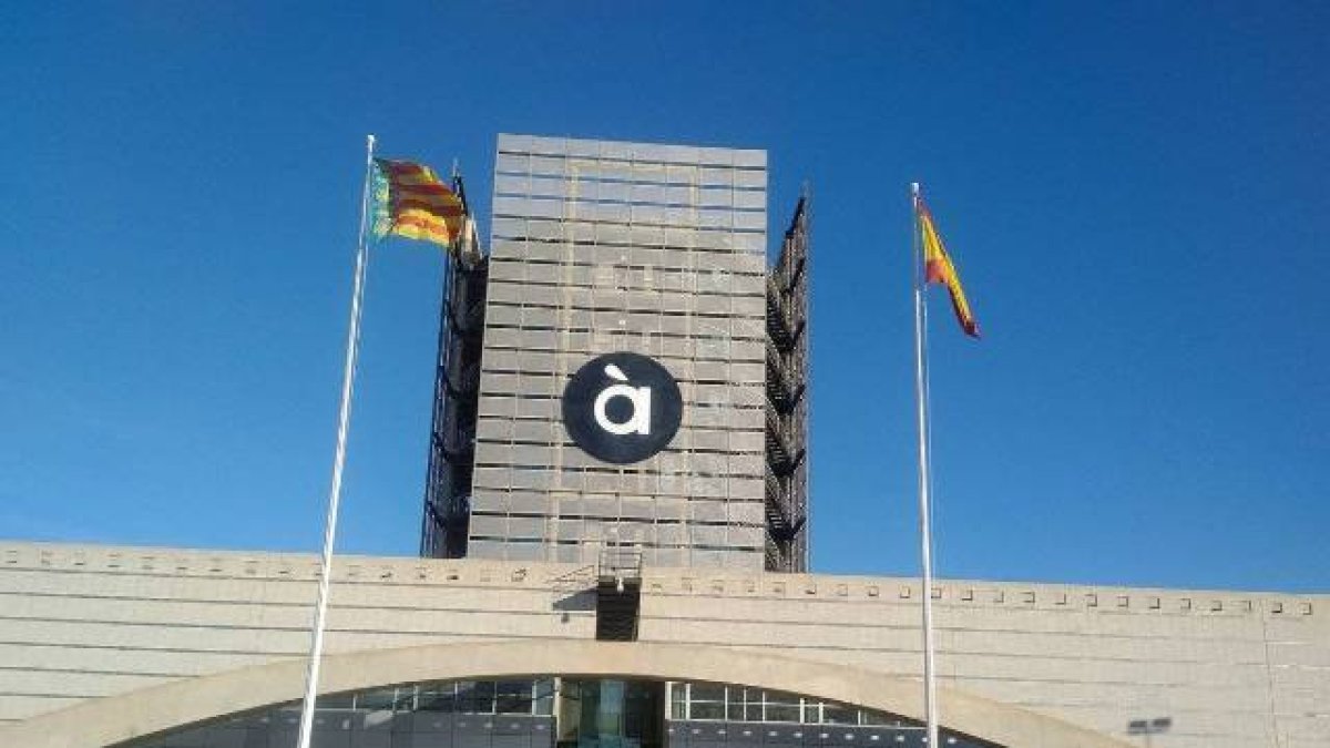 À Punt ya tiene sus banderas