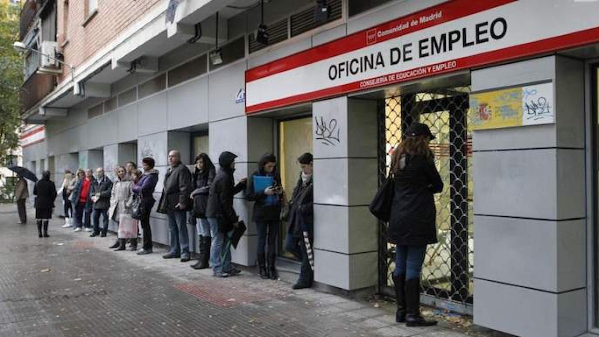 La tasa de paro podría cerrar el año rozando el 17%