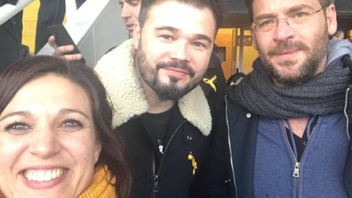 Talegón junto a Rufián y Dante Fachín.