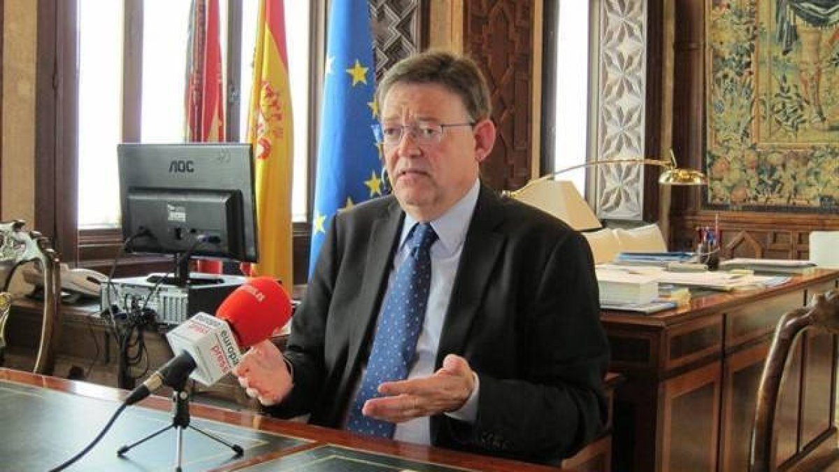 El presidente Ximo Puig en su despacho de la Generalitat