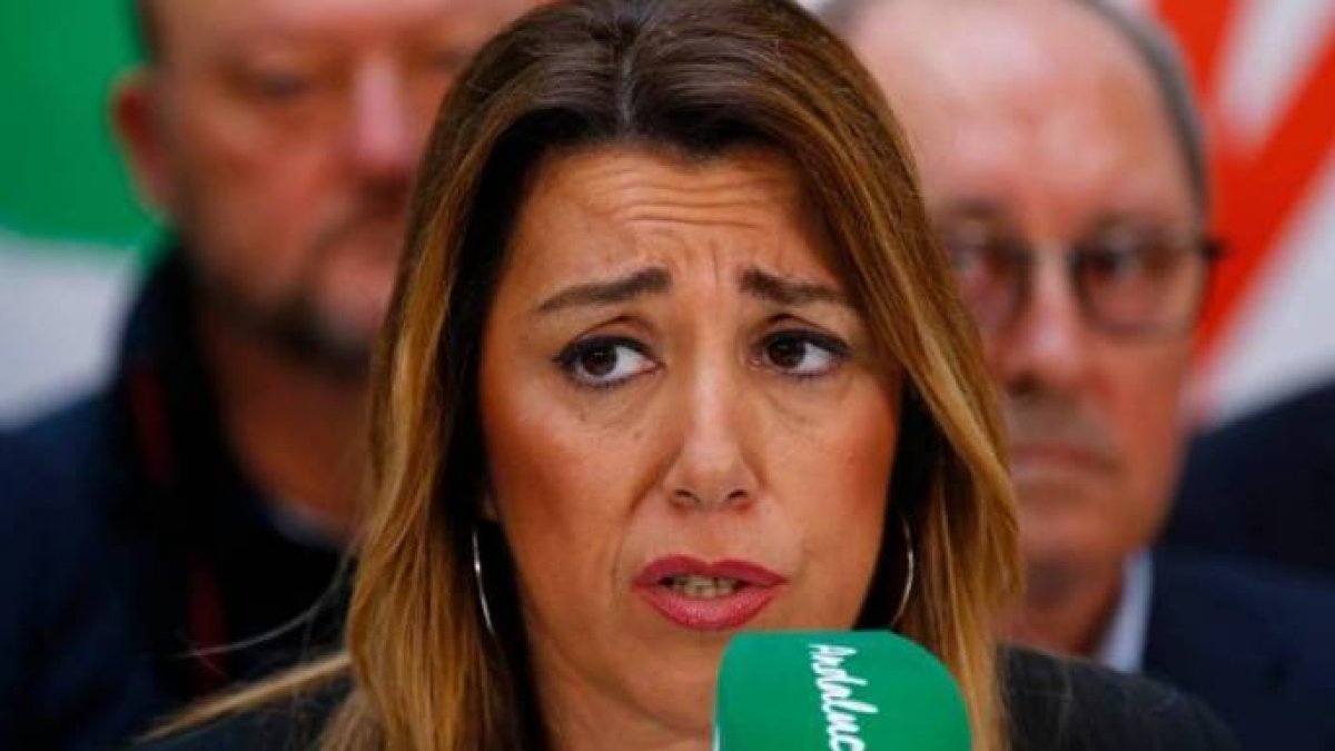 Susana Díaz, flanqueada por sus dos escuderos más leales: Antonio Pradas y Juan Cornejo.