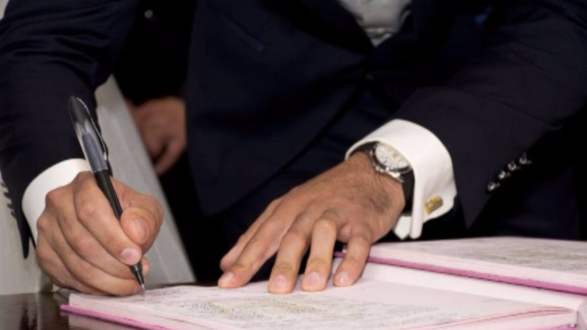 Comparador: la Taula partida y el alcalde solitario