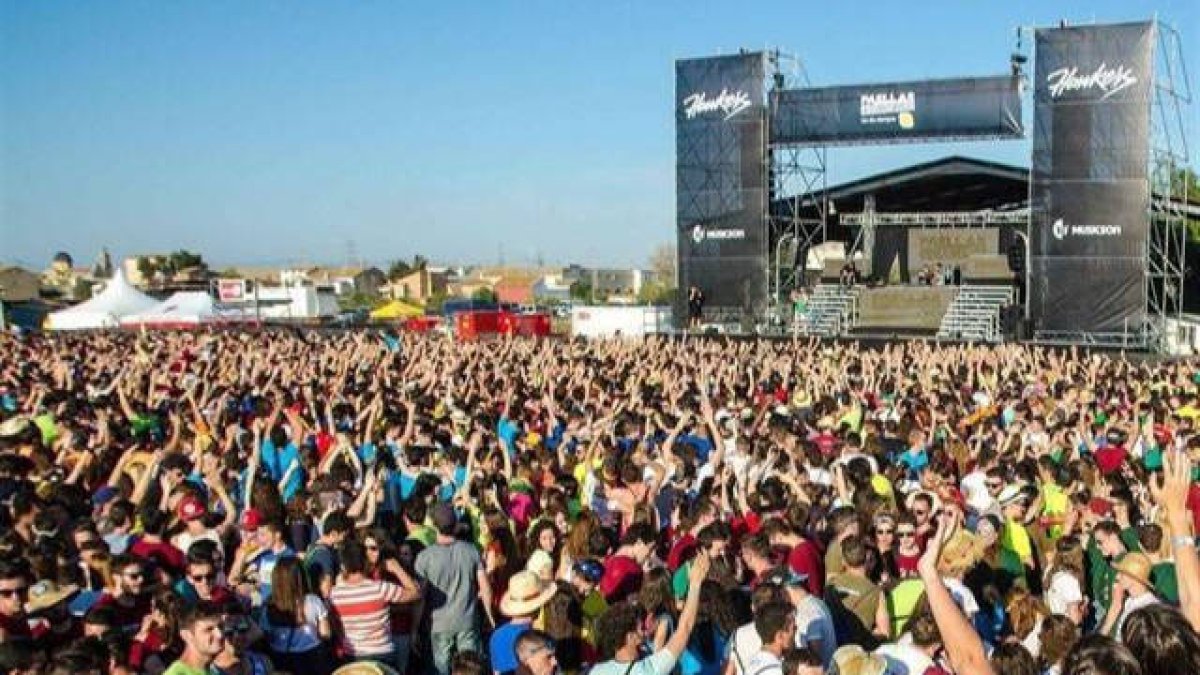 Los jóvenes en las Paellas Universitarias