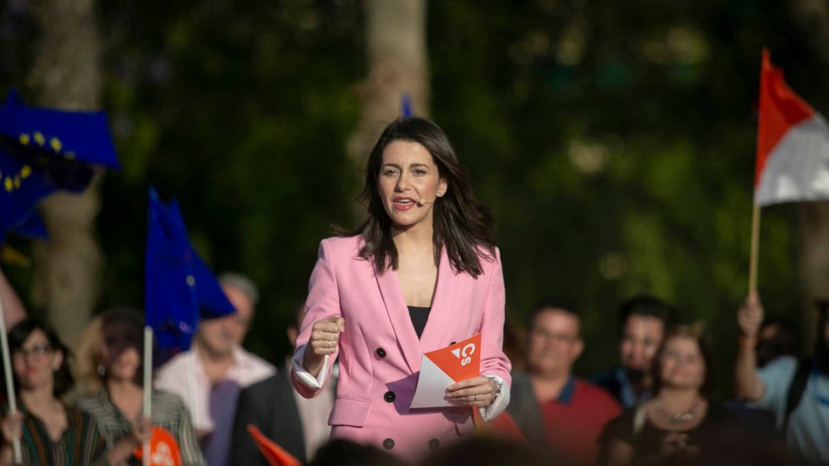 Arrimadas sale en defensa del Rey con un golpe antológico a los independentistas