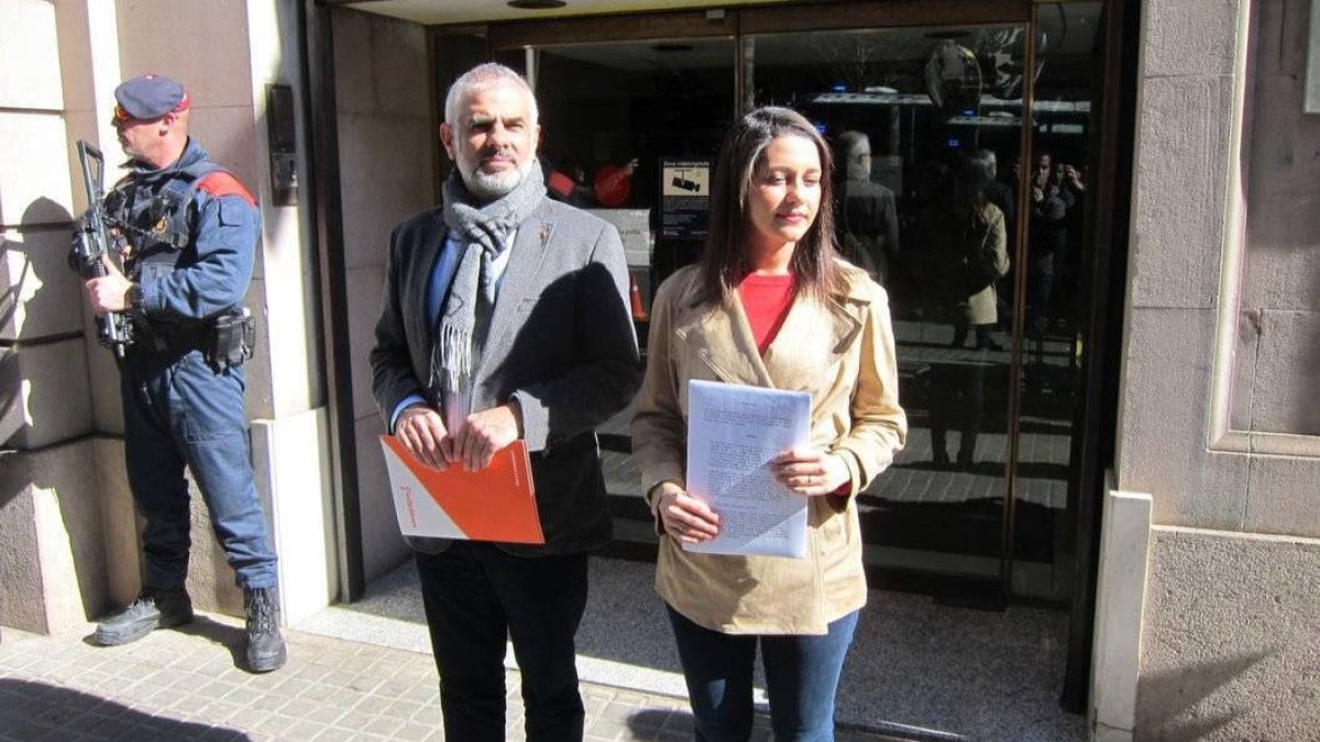 Arrimadas se harta de la tomadura de pelo de Torra y le denuncia a la Fiscalía