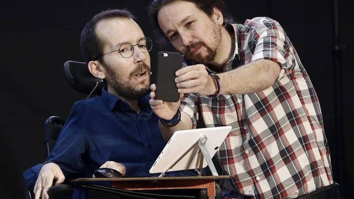 Iglesias se 'disfraza' de Heidi y tira a Echenique por un barranco