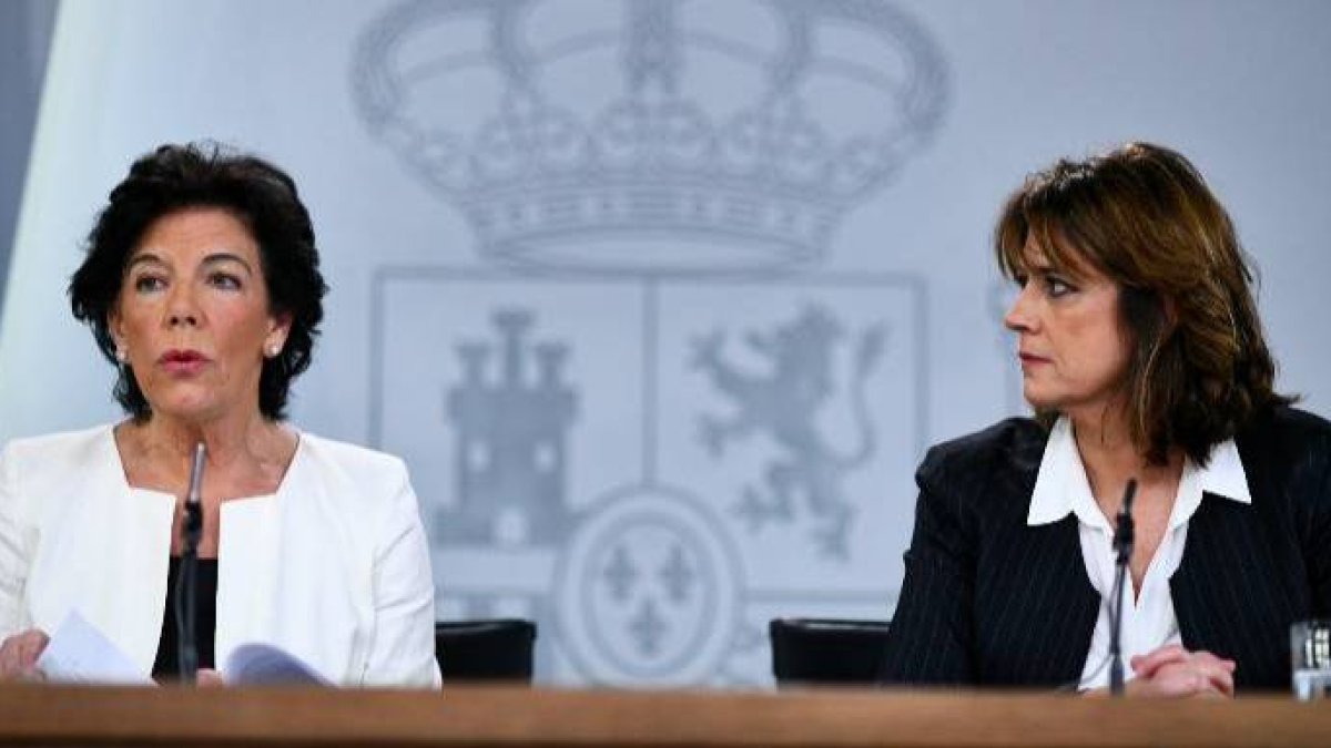 Celaá y Delgado, este viernes, explicando un nuevo decreto sobre la exhumación de Franco.