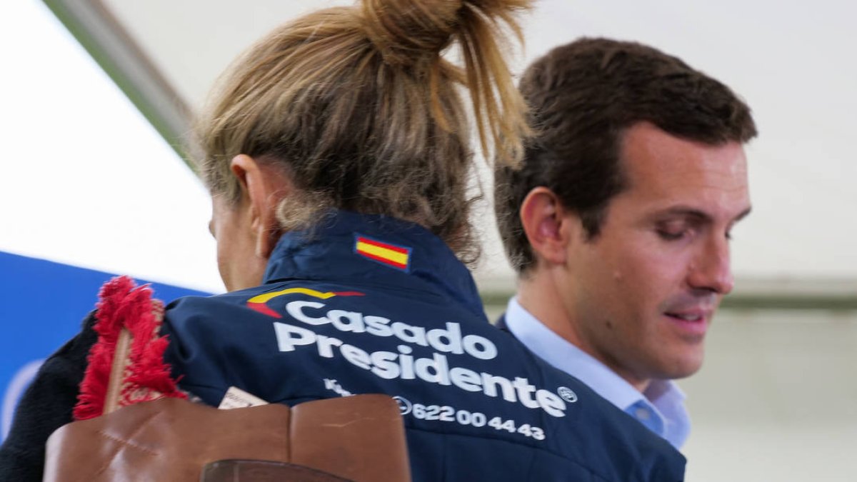Casado, este domingo en Galicia junto a una voluntaria