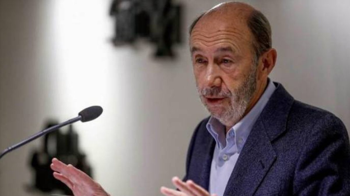 Alfredo Pérez Rubalcaba, su gravísimo estado de salud concita todos los ánimos de la política.