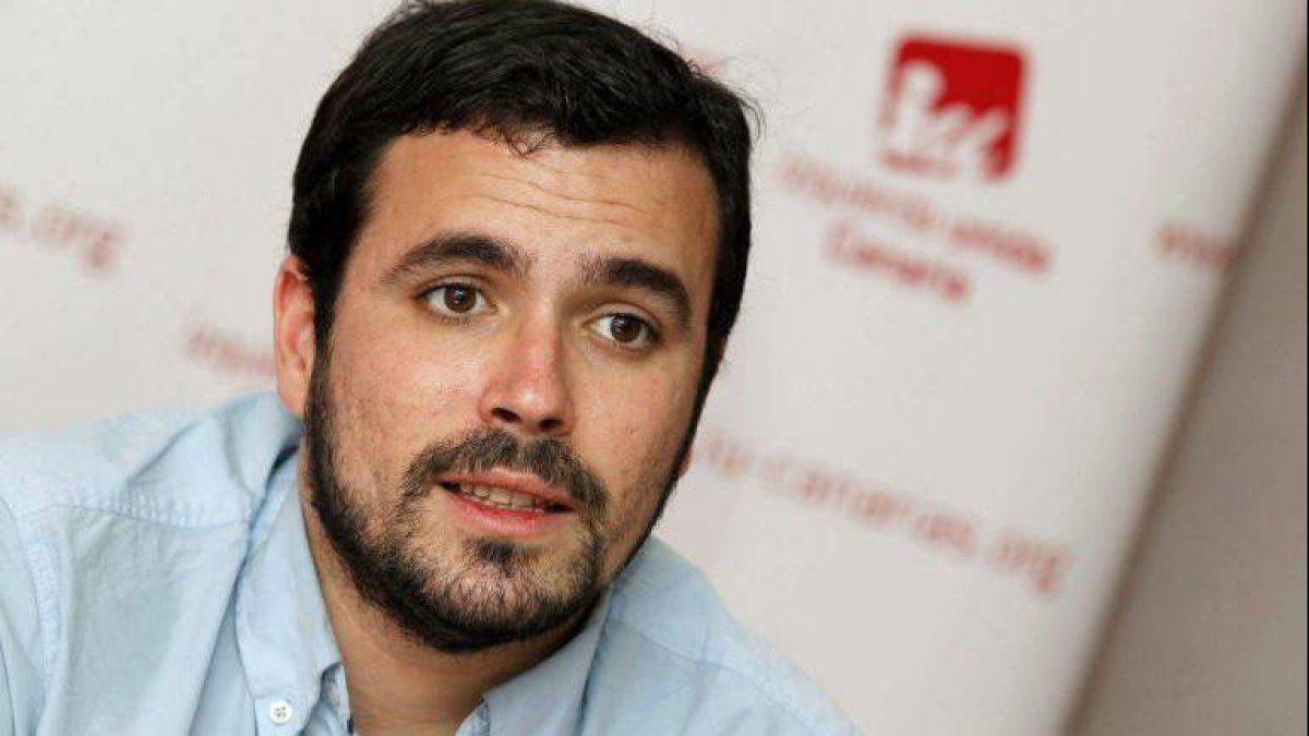 Garzón incendia las redes con una foto cocinando un 'arroz proletario'
