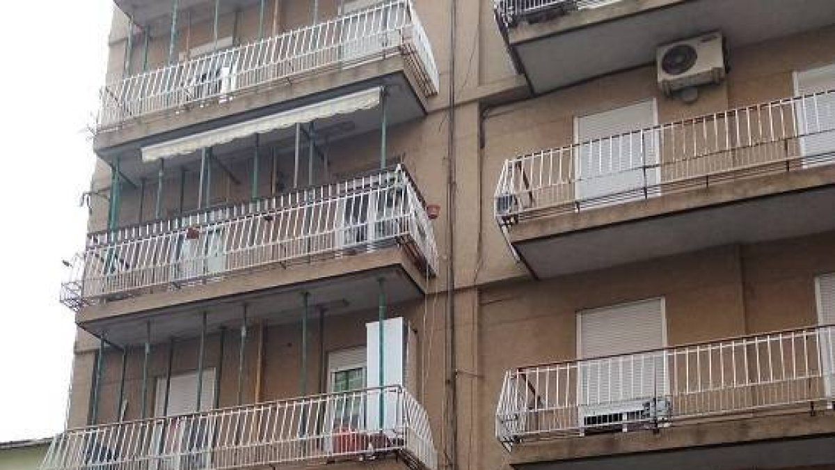 Diez familias siguen sin una solución al derrumbe de sus casas