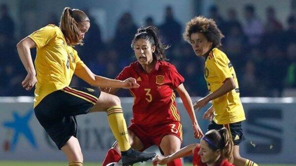 Alba Redondo se estrena con La Roja