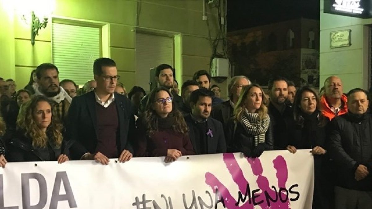 Concentración en repelsua del asesinato machista en Elda.