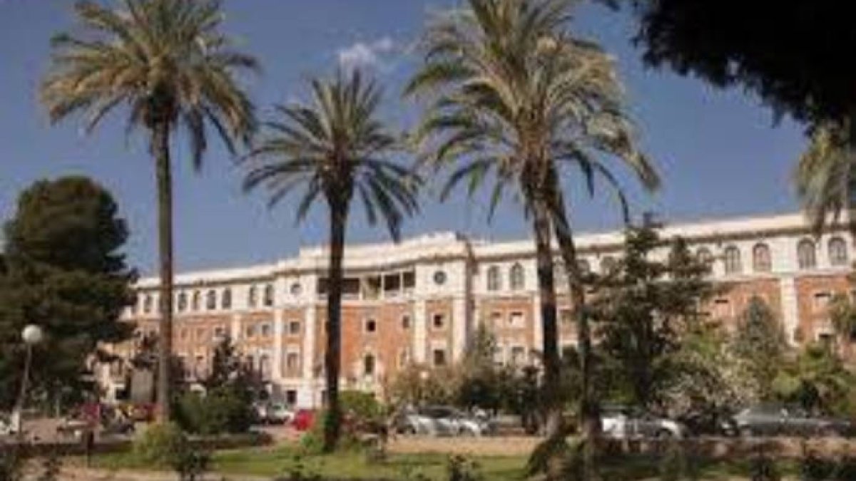 Un alumno ataca con un cuchillo a su profesora porque no le gusta su nota