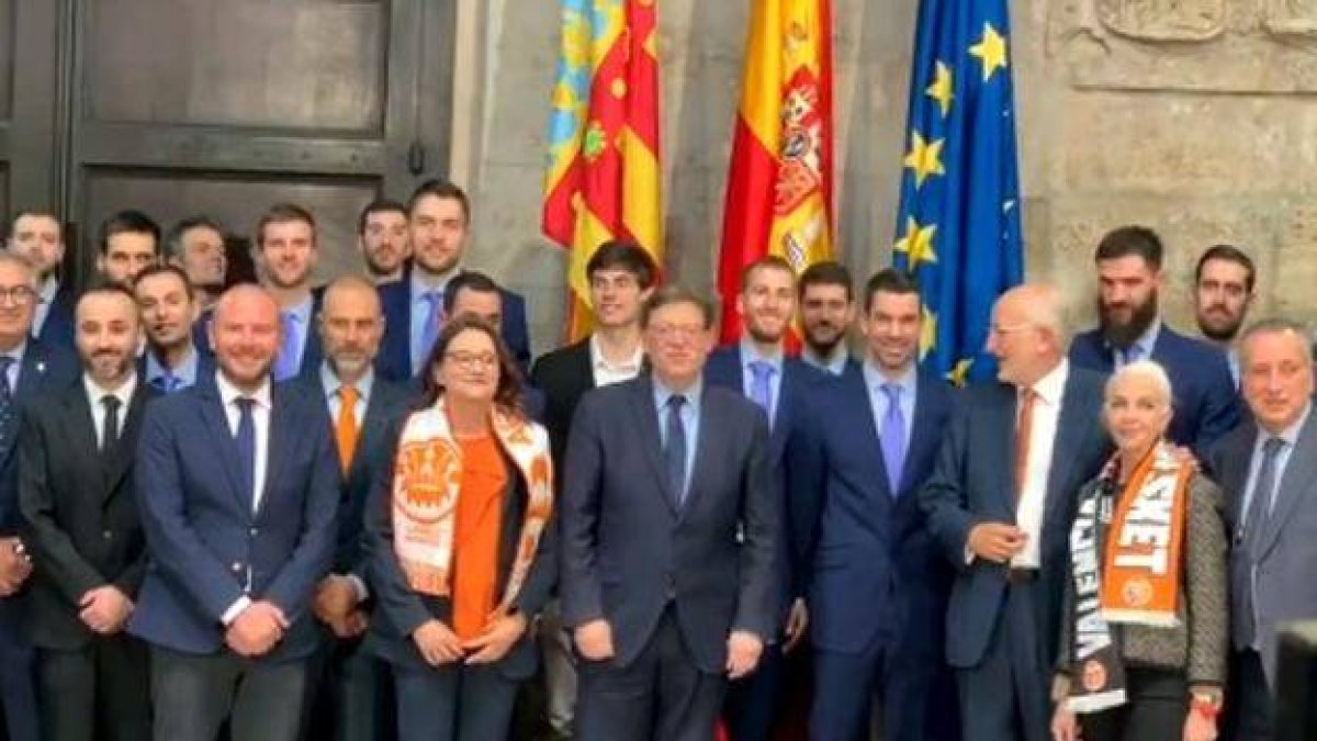 Una imagen del recibimiento a los campeones