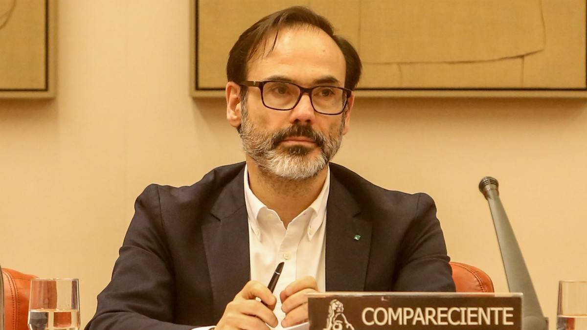 Enfado en EFE por los blindajes de directivos y los excesos de su 'gurú' digital