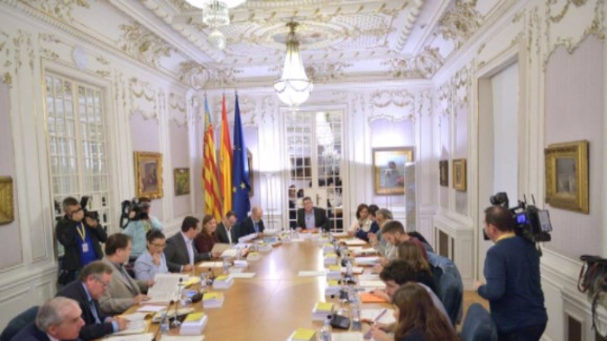 Comparador: las pocas luces de Les Corts
