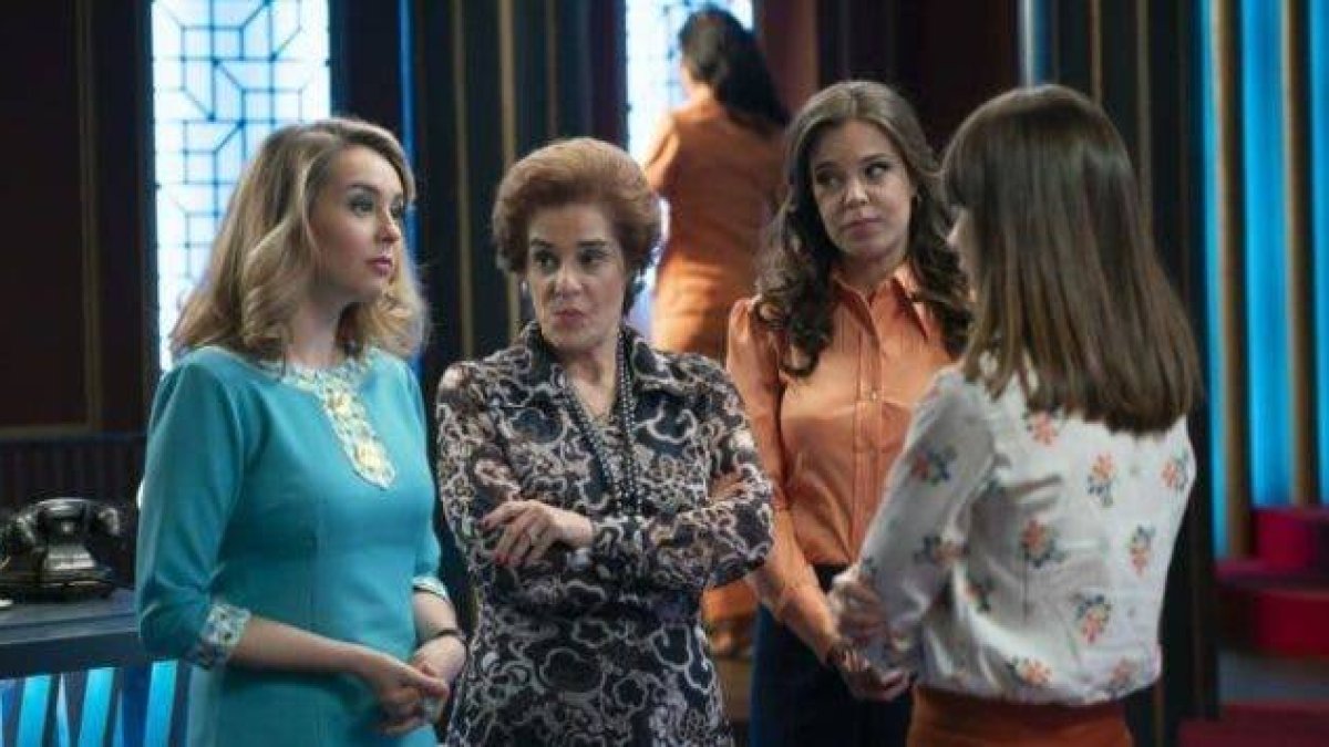 La renovación de una longeva y popular serie afecta hasta al cantante de su banda sonora