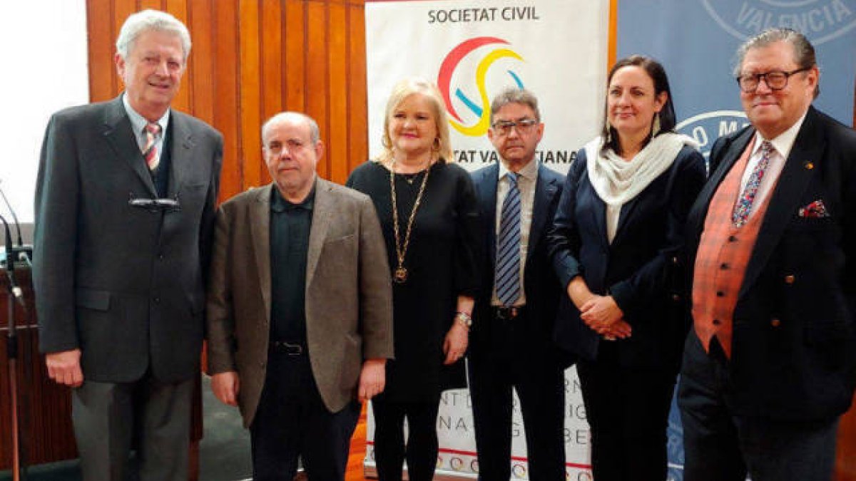 Mut, Guerrero, De Rosa, Sanchís, Beltrán y Calvet.