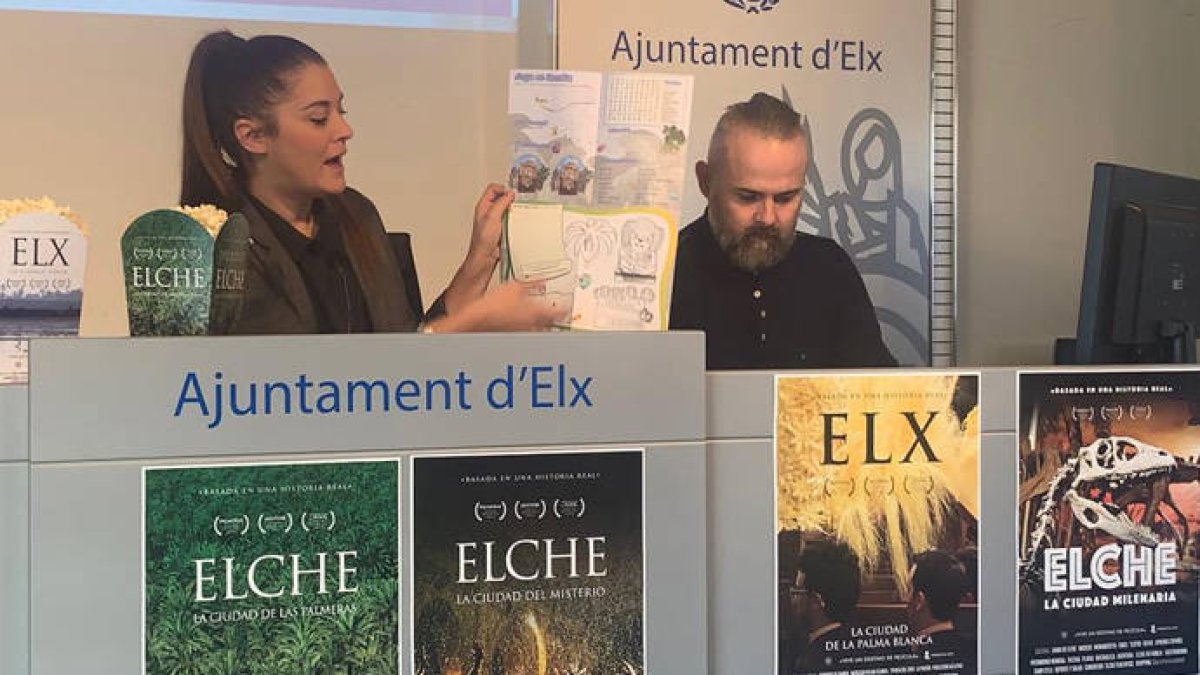 Mireia Mollà anunciando la promoción en Fitur.