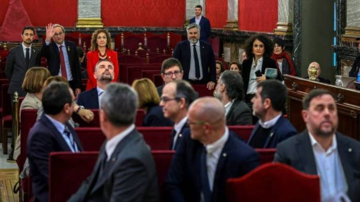 La foto que evidenció la guerra entre Puigdemont y Junqueras en el Supremo.