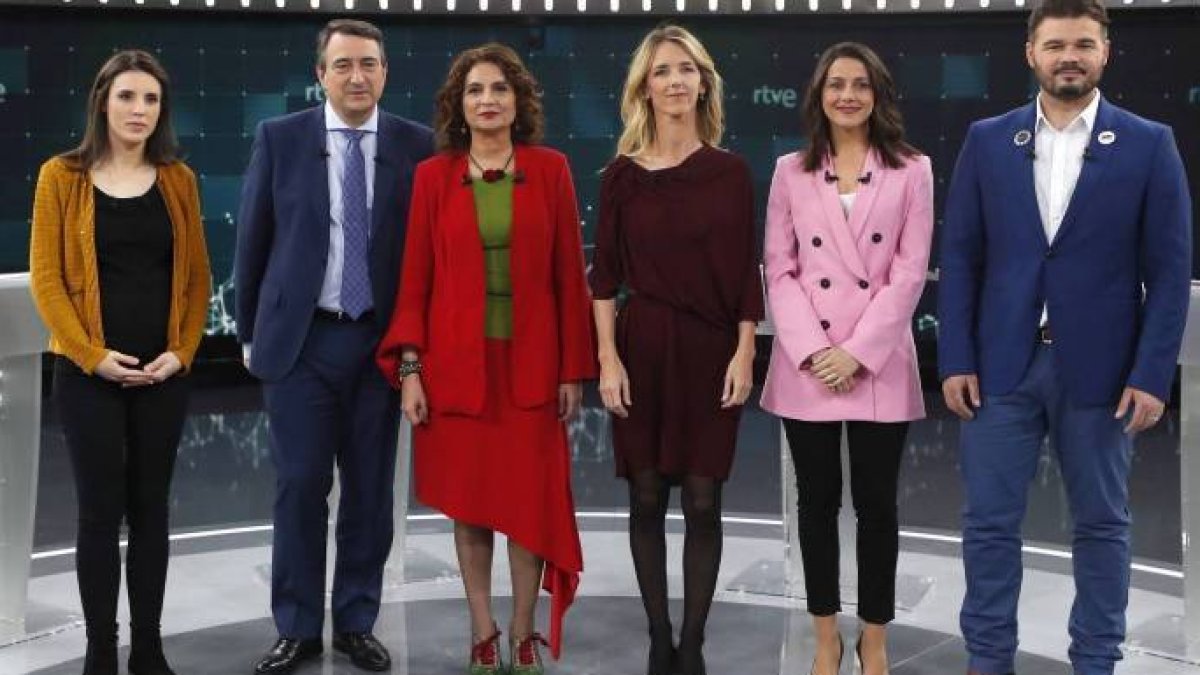 Foto de familia del último debate del 28-A en TVE.