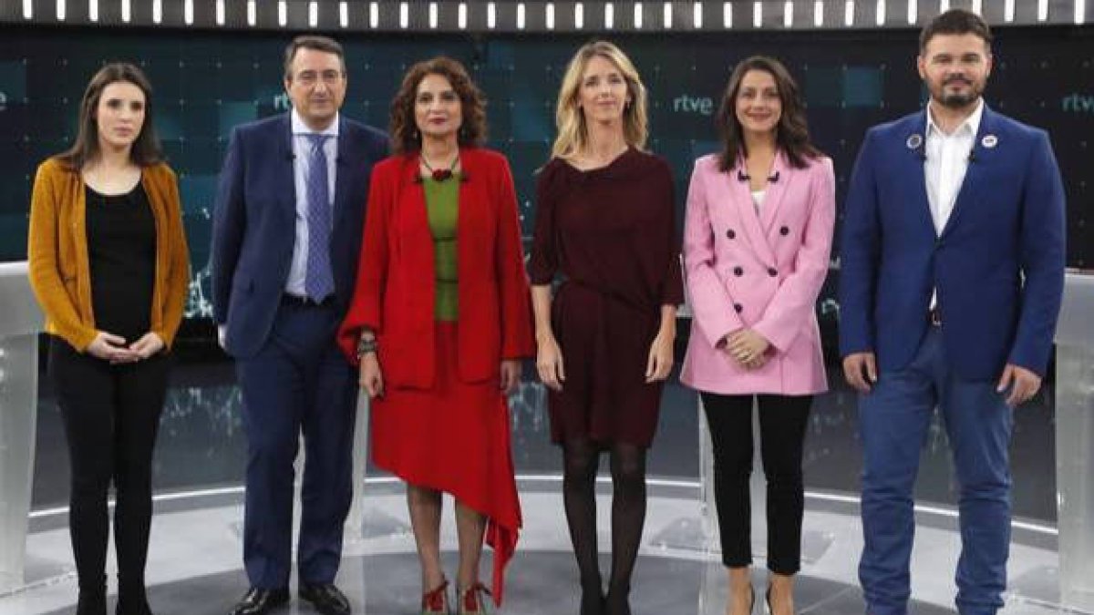 Los seis participantes en el debate de TVE, aunque para Del Pozo las protagonistas fueron las cuatro mujeres 'presidenciables'