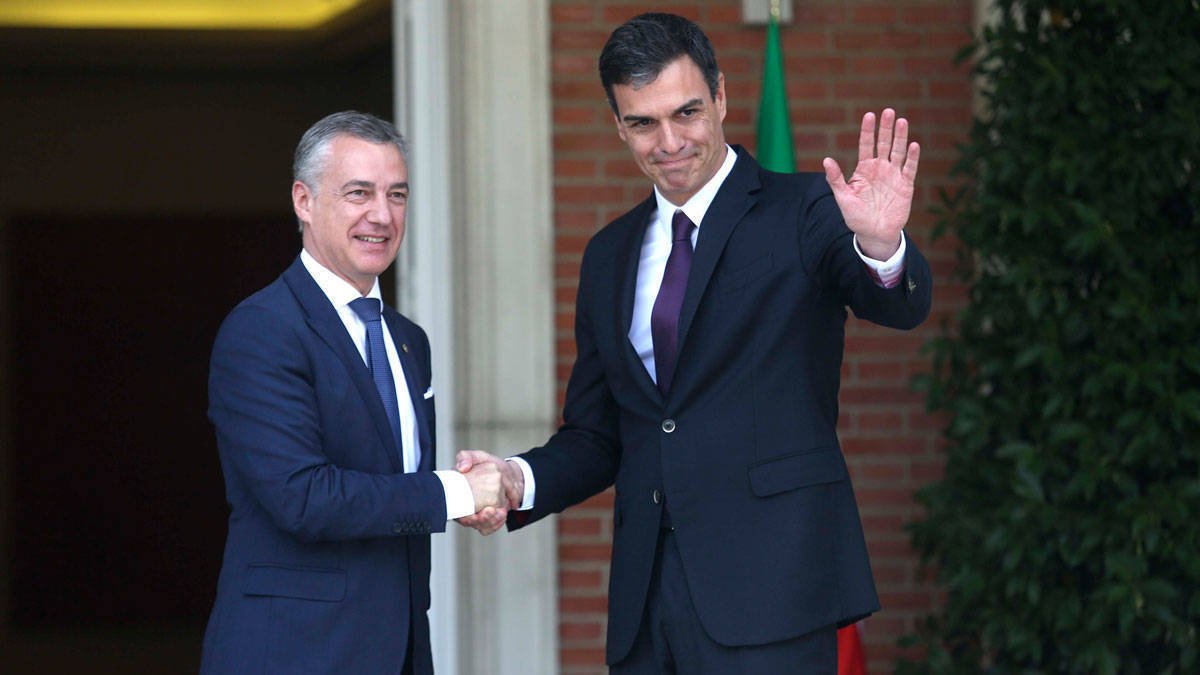 Sánchez con el lehendakari Urkullu en Moncloa