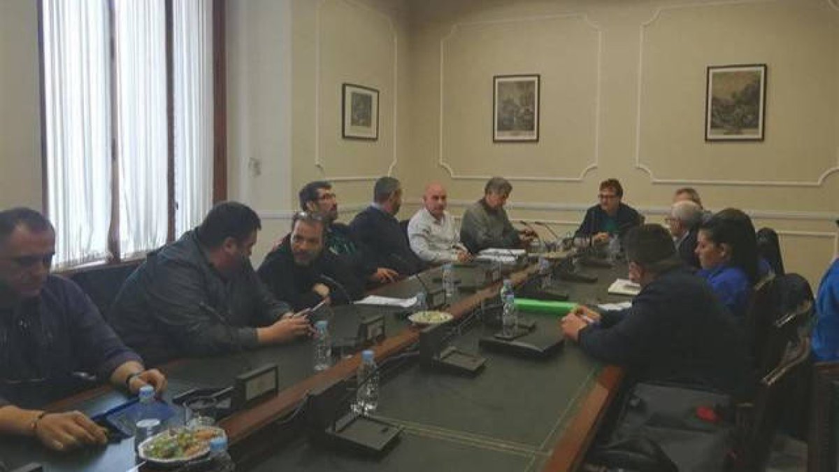 Gezzi en la reunión con el sector valenciano del taxi
