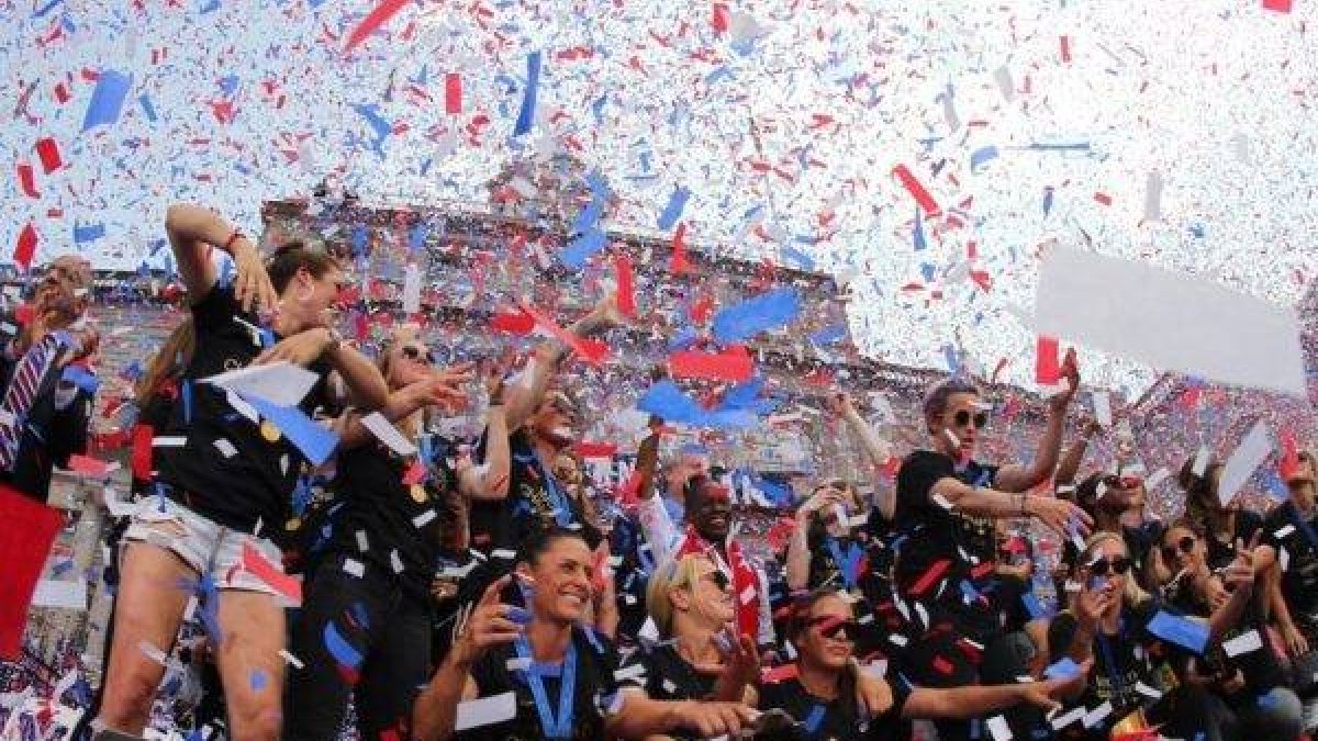 Una bienvenida por todo lo alto para las ganadoras del Mundial