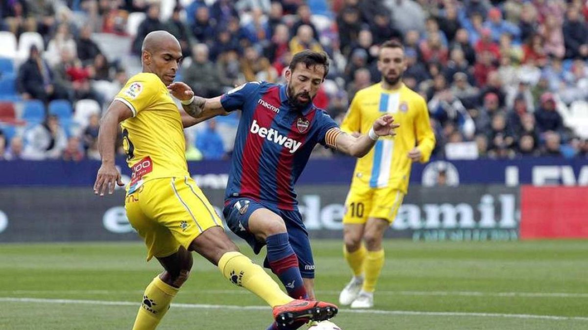Morales pelea ante Naldo