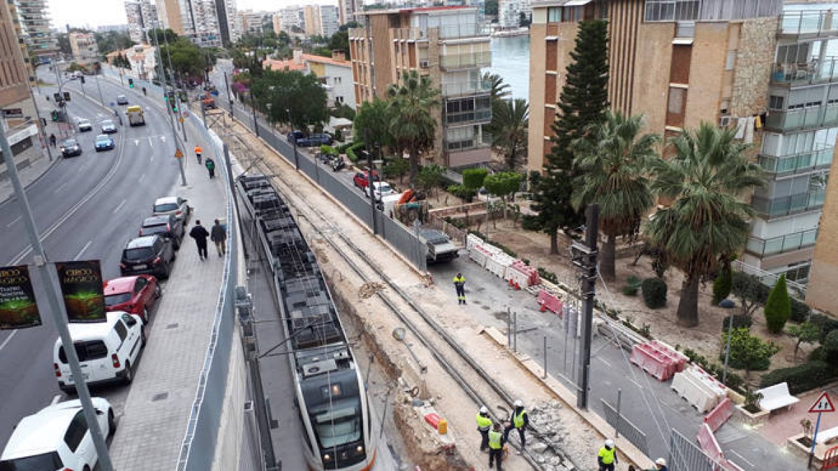 El TRAM reabrirá este verano la línea entre Plaza del Mar y Sangueta