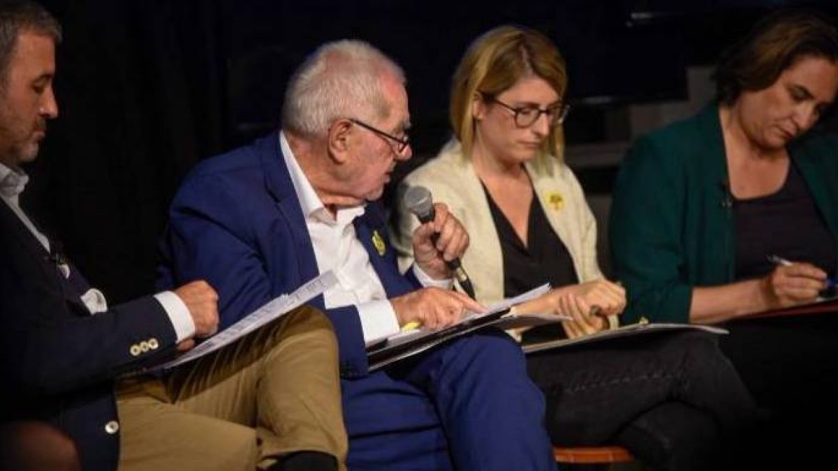 Maragall, junto al resto de candidatos a la Alcaldía de Barcelona en un debate este lunes.