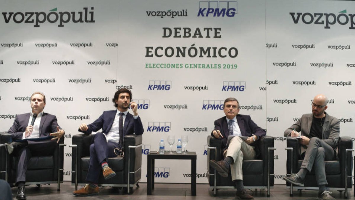Los participantes en el debate.