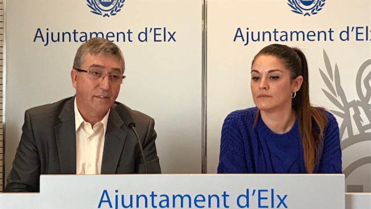 El conseller Rafael Climent y la edil Mireia Mollà.