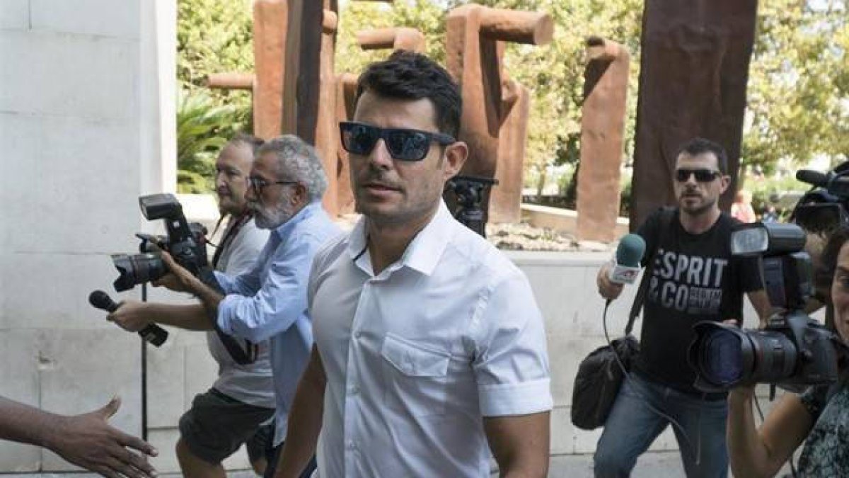 Javier Santos en el juzgado de valencia