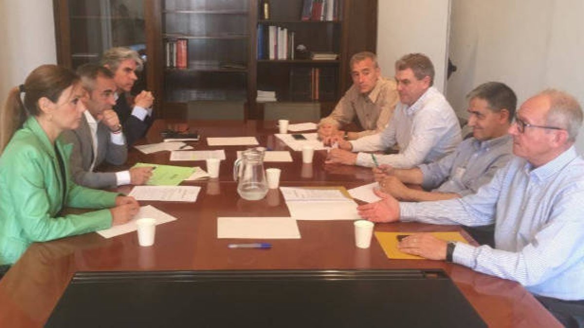 Reunión del Grupo Parlamentario Popular y miembros de AVA-ASAJA
