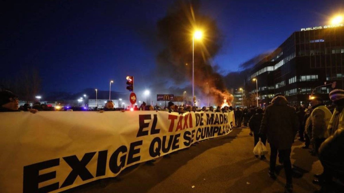 Taxistas manifestándose en Ifema.