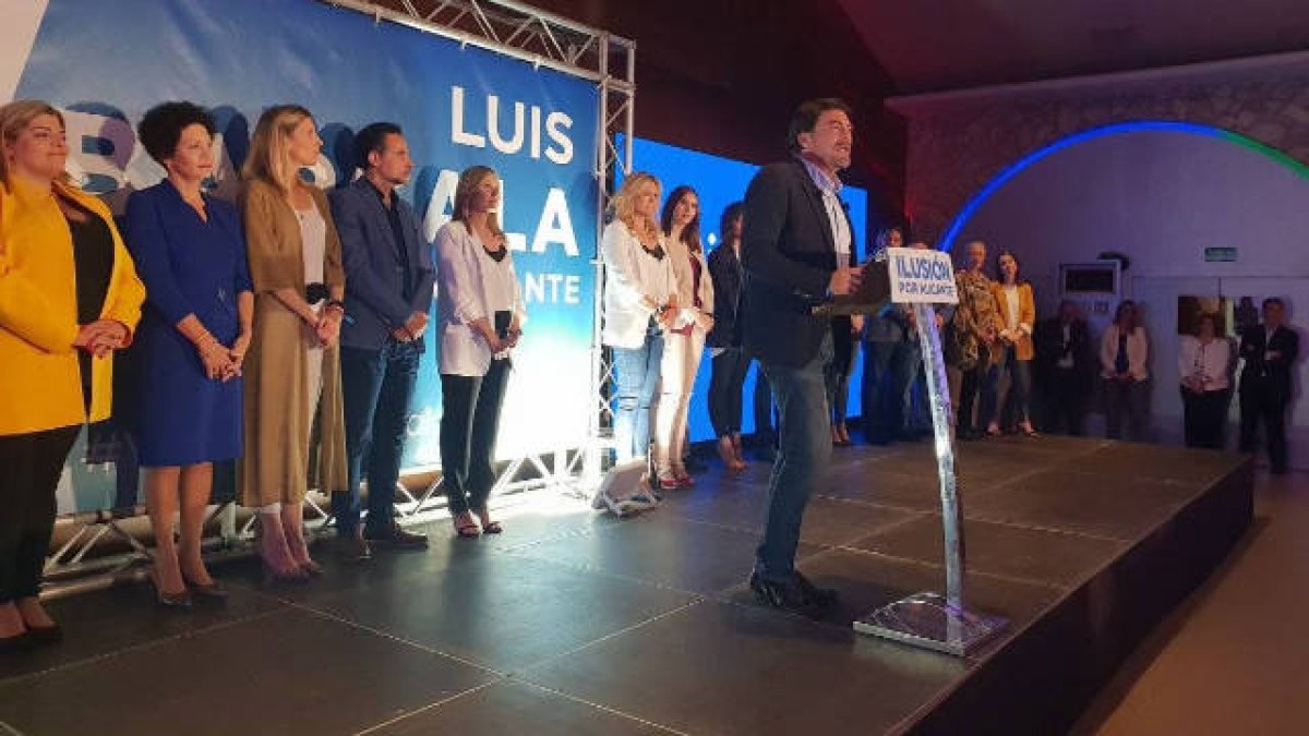 El PP tiende la mano a los negocios de Alicante