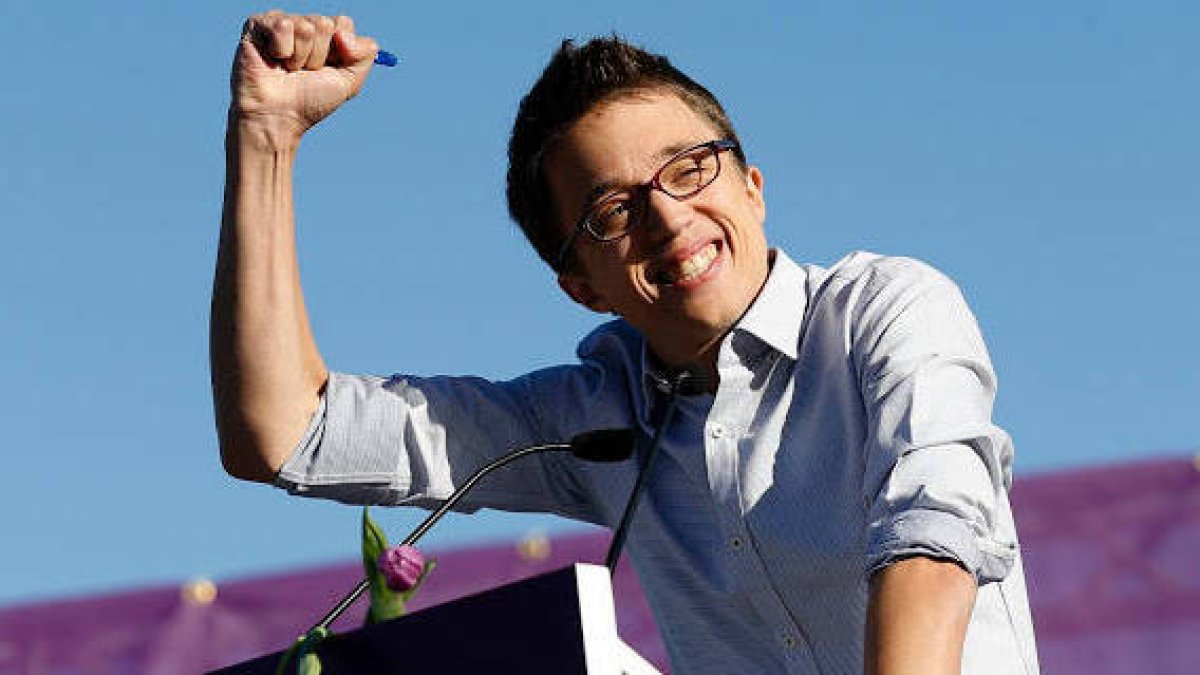 Errejón se ‘come’ las “tres comidas al día” en Venezuela y guarda silencio